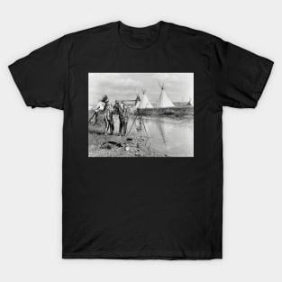 Indians Viewing Photo Negatives, 1913. Vintage Photo T-Shirt